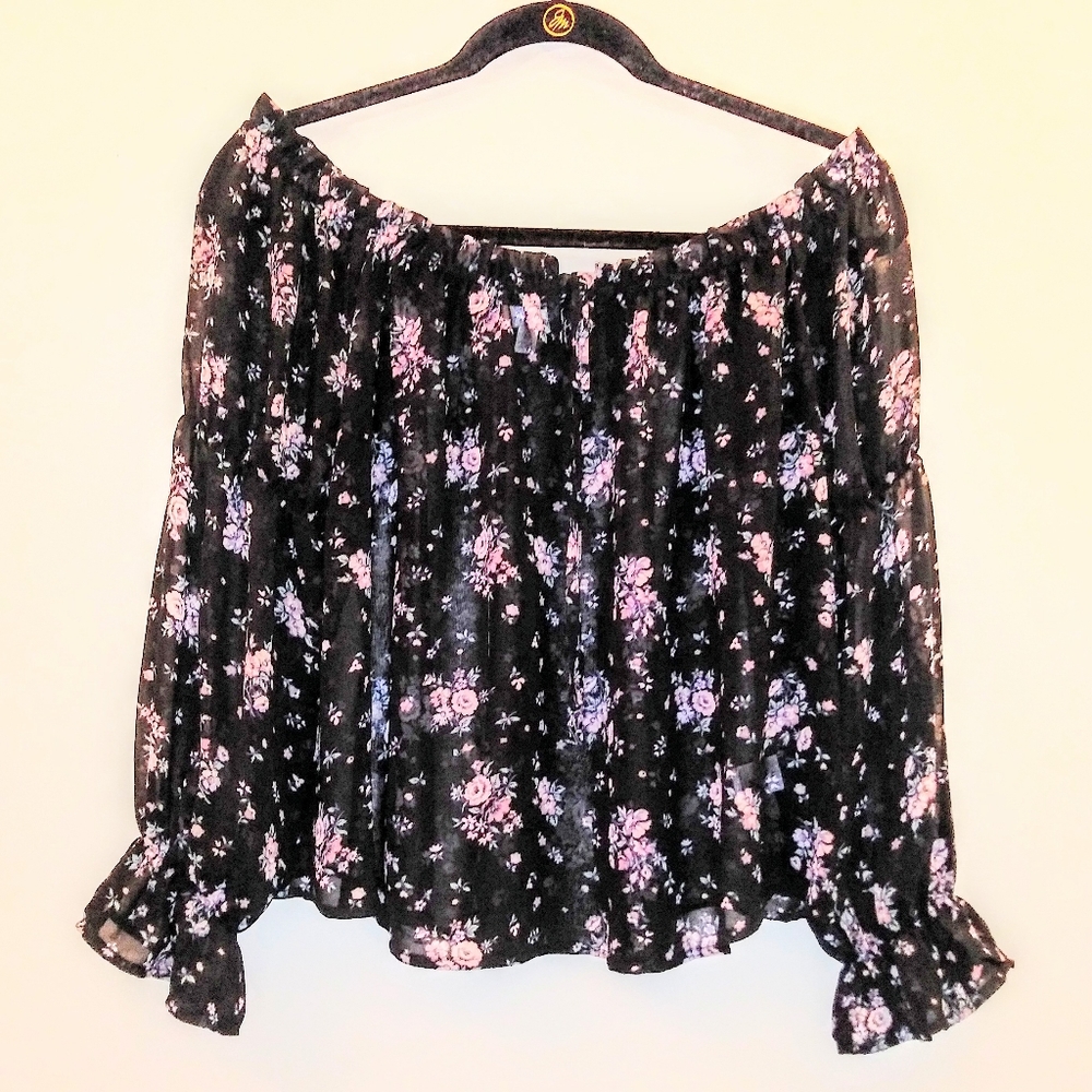 Active USA Off The Shoulder Blouse Size M 📍sale